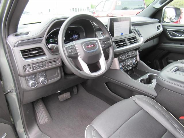 2024 GMC Yukon XL 4WD SLT