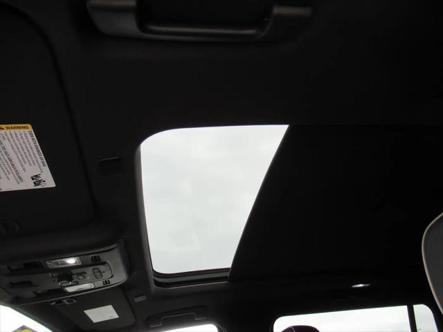 2024 GMC Yukon XL 4WD SLT