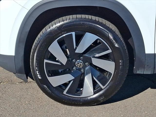 2025 Volkswagen Atlas Cross Sport 2.0T SE w/Technology