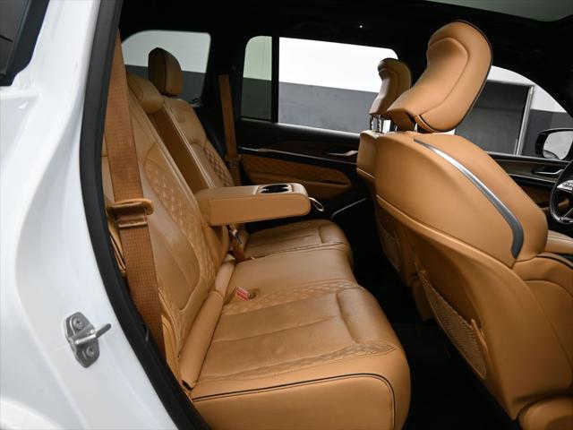 2022 Jeep Grand Cherokee Summit 4x2