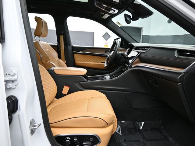 2022 Jeep Grand Cherokee Summit 4x2
