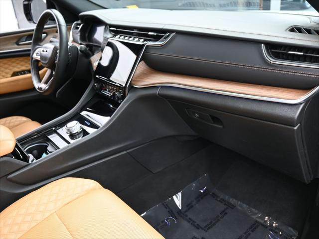 2022 Jeep Grand Cherokee Summit 4x2