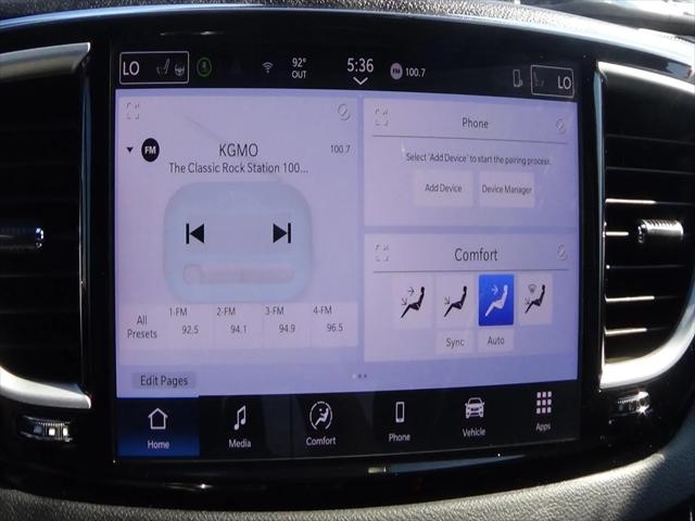 2025 Chrysler Pacifica Select