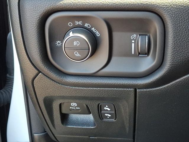 2023 Ram 1500 Big Horn Crew Cab 4x4 5'7" Box