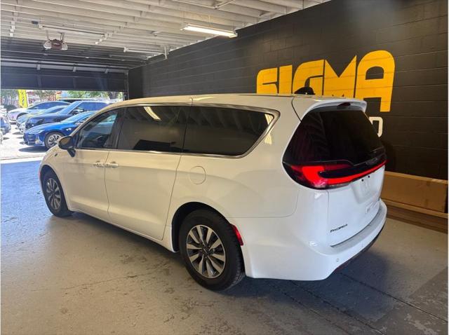 2023 Chrysler Pacifica Hybrid Touring L