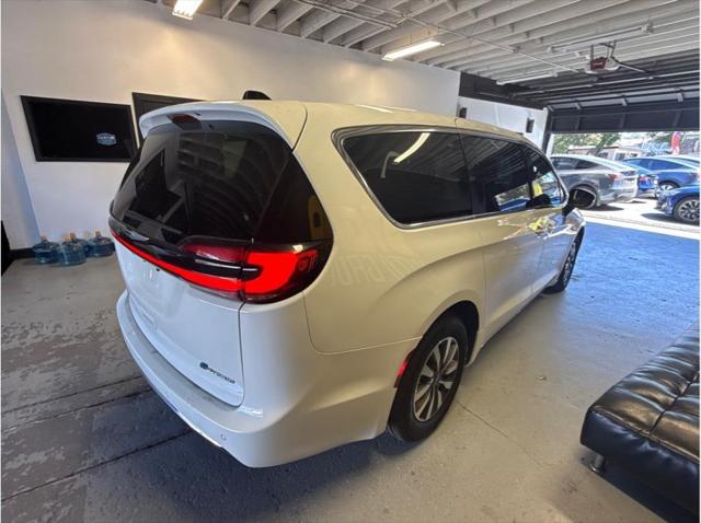 2023 Chrysler Pacifica Hybrid Touring L