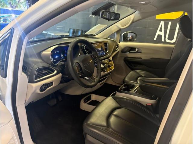 2023 Chrysler Pacifica Hybrid Touring L