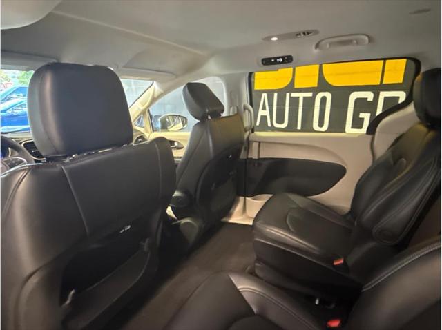 2023 Chrysler Pacifica Hybrid Touring L