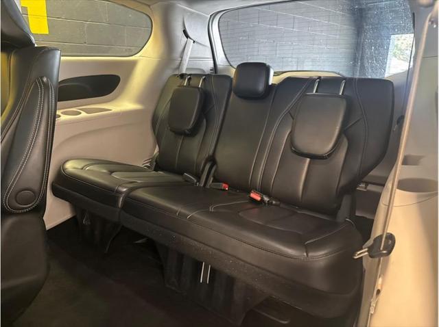 2023 Chrysler Pacifica Hybrid Touring L