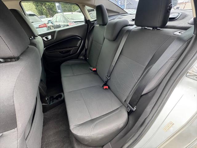 2015 Ford Fiesta SE 4dr Sedan