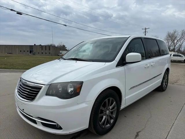 2014 Chrysler Town & Country S for sale in Flint, MI