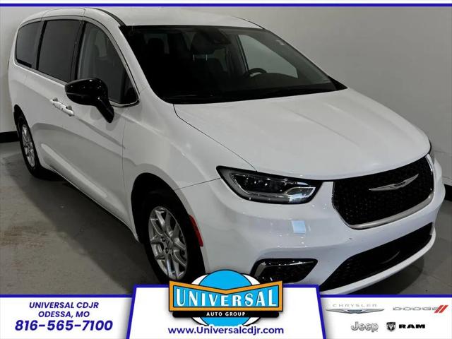 2024 Chrysler Pacifica Touring L for sale in Odessa, MO