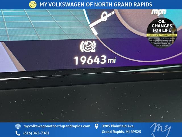 2025 Volkswagen Atlas Cross Sport 2.0T SEL Premium R-Line