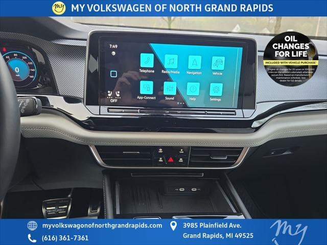 2025 Volkswagen Atlas Cross Sport 2.0T SEL Premium R-Line