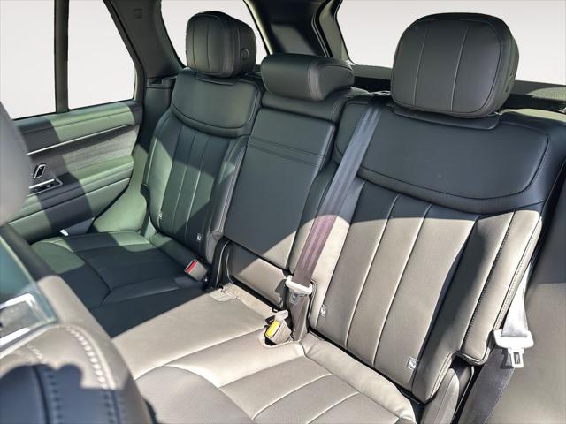 2026 Land Rover Range Rover P530 SE