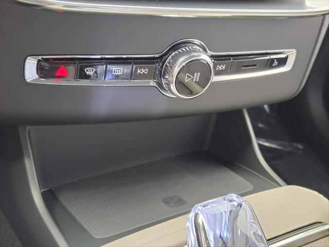 2026 Volvo XC90 Plus, B6 AWD Gas (mild hybrid), Gasoline, Bright, 7 Seats
