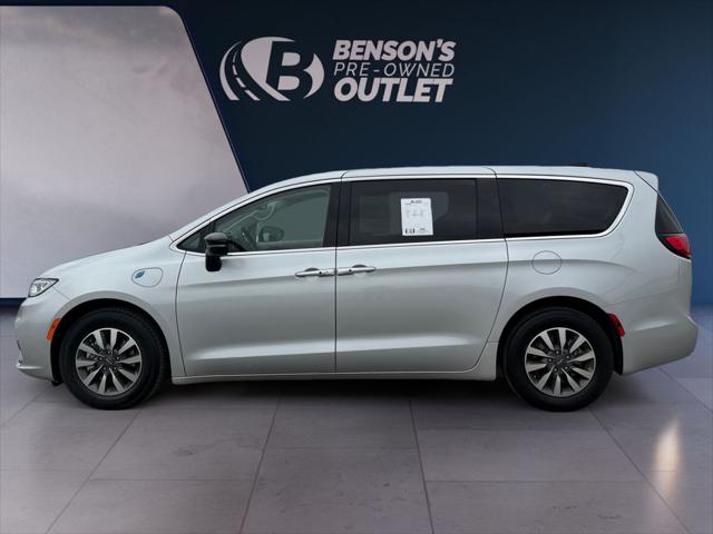 2024 Chrysler Pacifica Hybrid Select