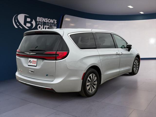 2024 Chrysler Pacifica Hybrid Select