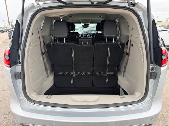 2024 Chrysler Pacifica Hybrid Select