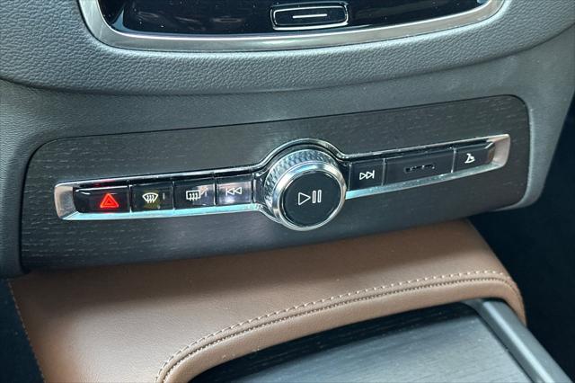 2023 Volvo XC90 Recharge T8 Ultimate Bright Theme 7-Seater