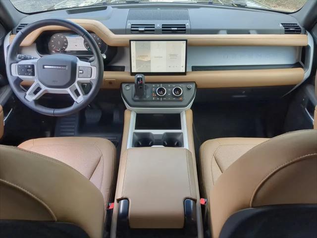 2025 Land Rover Defender 130 P400 X-Dynamic SE