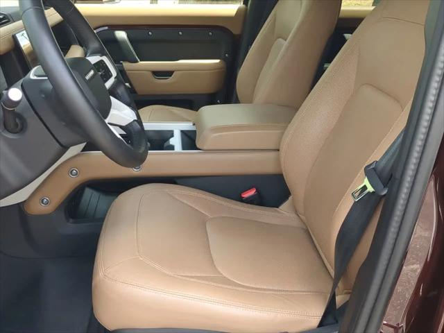 2025 Land Rover Defender 130 P400 X-Dynamic SE