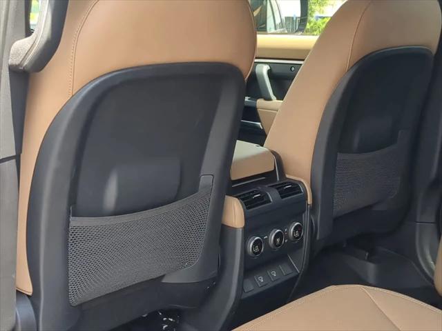 2025 Land Rover Defender 130 P400 X-Dynamic SE