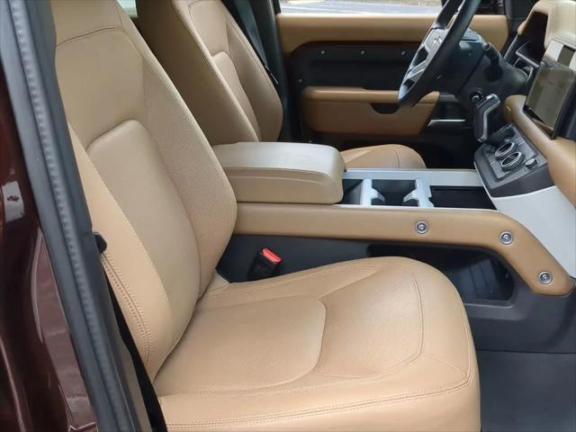 2025 Land Rover Defender 130 P400 X-Dynamic SE