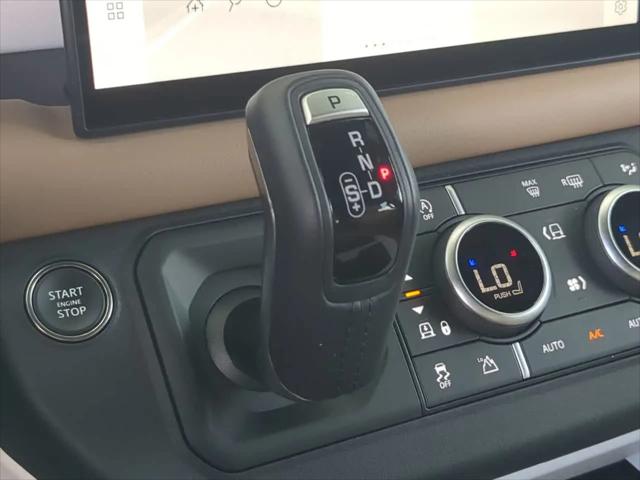 2025 Land Rover Defender 130 P400 X-Dynamic SE