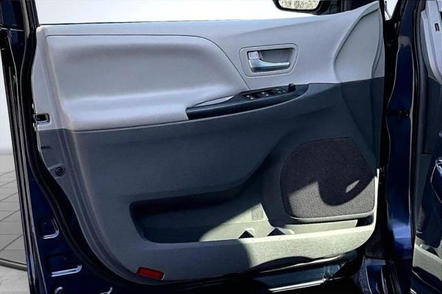 2019 Toyota Sienna LE 8 Passenger