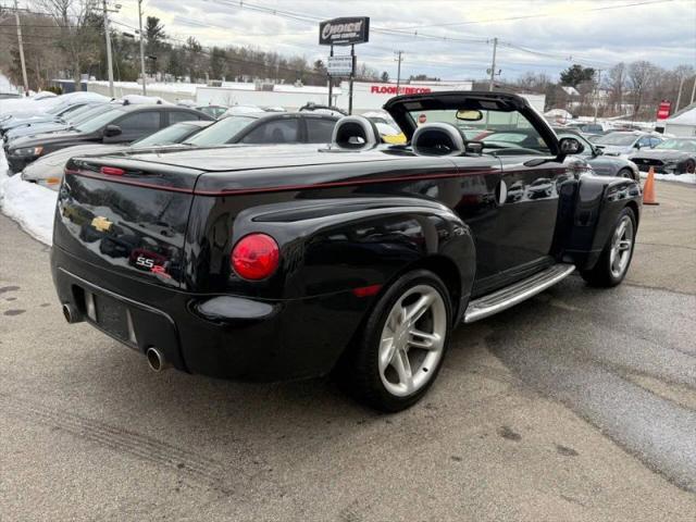 2004 Chevrolet SSR Base