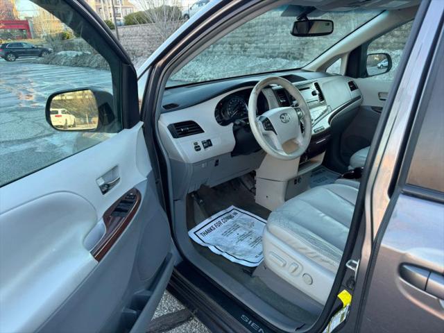 2011 Toyota Sienna XLE V6