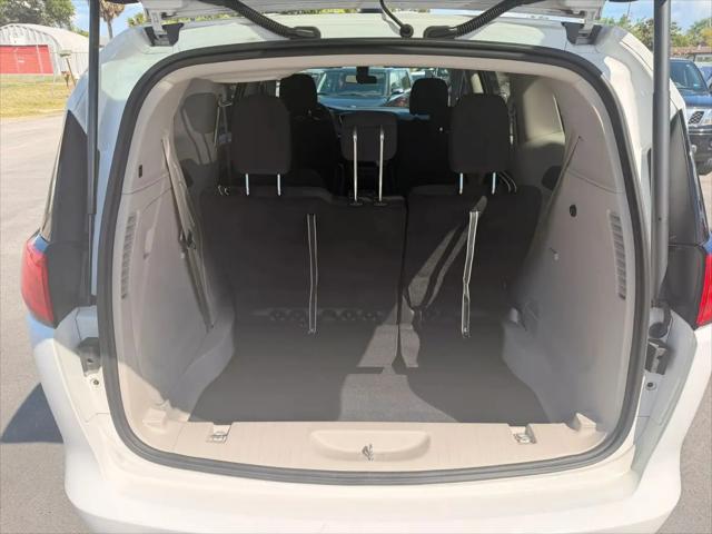 2022 Chrysler Voyager LX