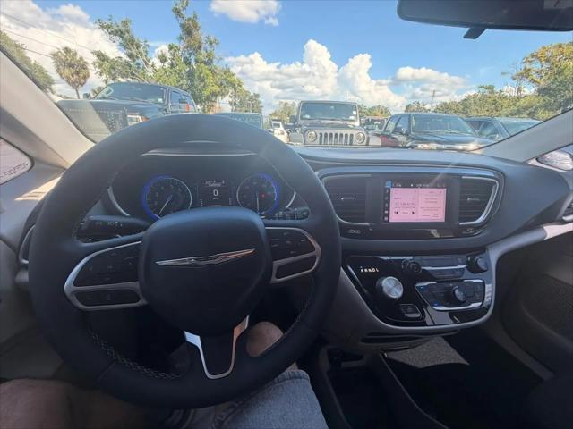 2022 Chrysler Voyager LX