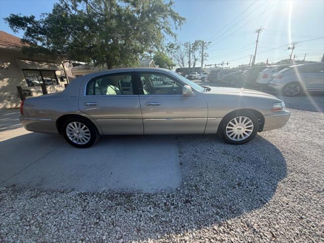 2003 Lincoln Town Car Signature