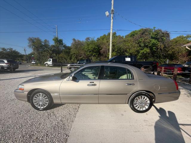 2003 Lincoln Town Car Signature
