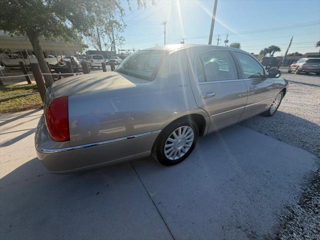 2003 Lincoln Town Car Signature