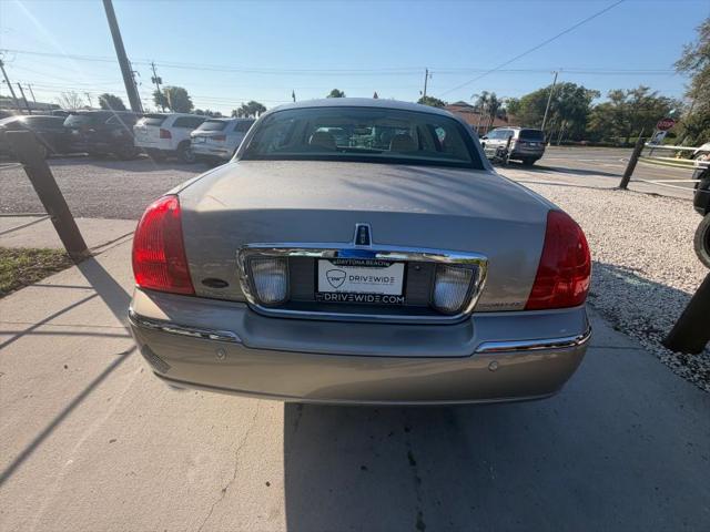 2003 Lincoln Town Car Signature