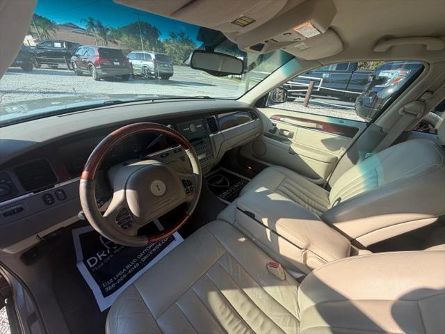 2003 Lincoln Town Car Signature