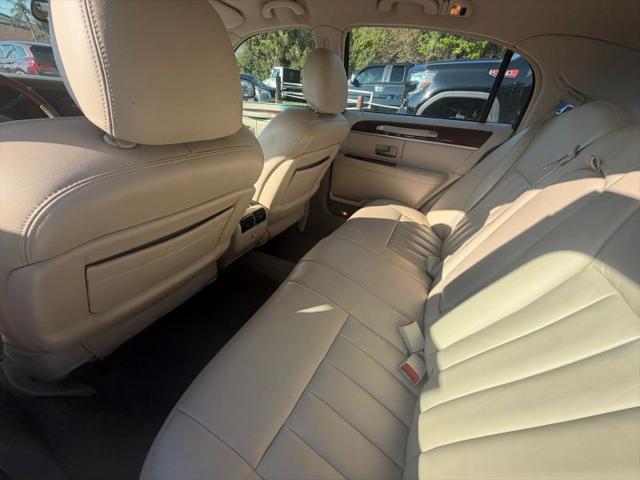 2003 Lincoln Town Car Signature