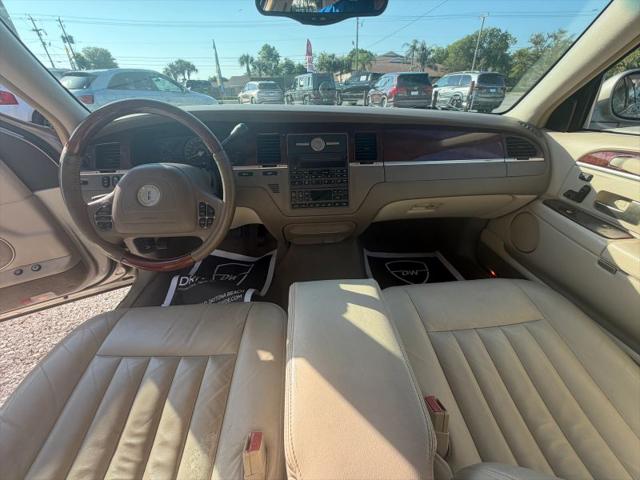 2003 Lincoln Town Car Signature
