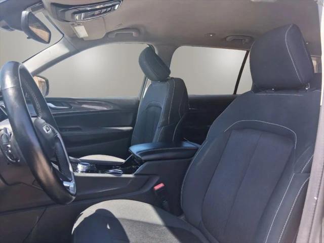 2022 Jeep Grand Cherokee L Laredo 4x4