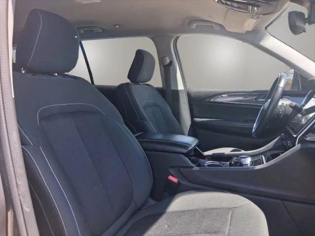 2022 Jeep Grand Cherokee L Laredo 4x4