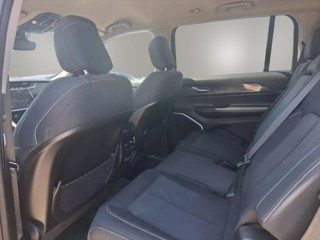 2022 Jeep Grand Cherokee L Laredo 4x4