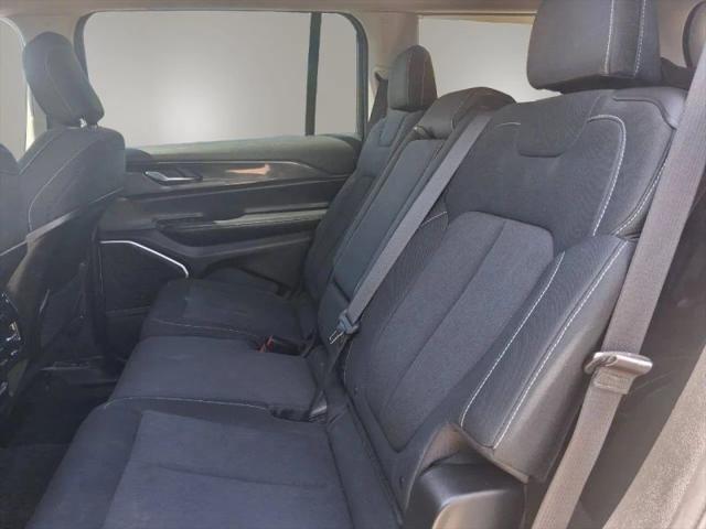 2022 Jeep Grand Cherokee L Laredo 4x4