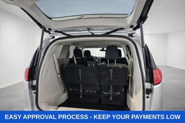 2022 Chrysler Voyager LX