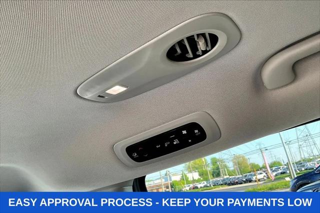 2022 Chrysler Voyager LX