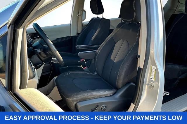 2022 Chrysler Voyager LX