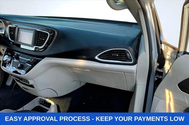 2022 Chrysler Voyager LX