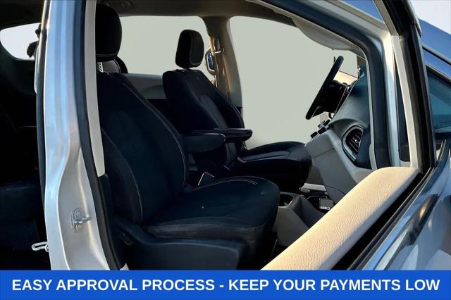 2022 Chrysler Voyager LX
